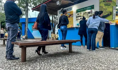 Queda de temperatura movimenta a Praça com filas por tacacá