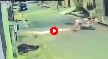 Criminoso invade casa, rouba moto e esconde rosto em guarda-chuva