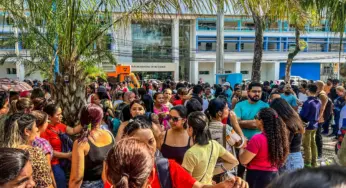 Professores paralisam atividades e protestam por reajuste e melhorias