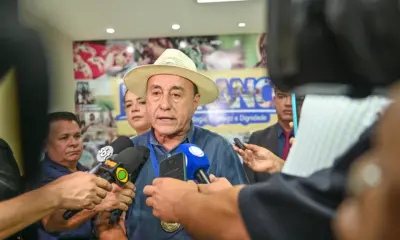 Em meio a protesto, prefeito alega limite fiscal: “nem tudo é possível na hora que quer”