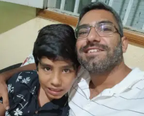 Pai denuncia falta de professor mediador para criança autista em escola de Rio Branco