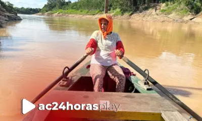 Em Rio Branco, catraia ainda é utilizada como meio de transporte