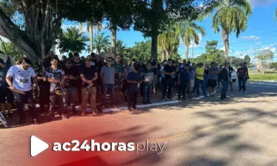 Servidores da segurança protestam em frente a UFAC por reajuste salarial