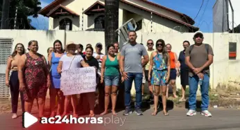 Moradores fazem manifestação em frente ao novo local do Centro Pop