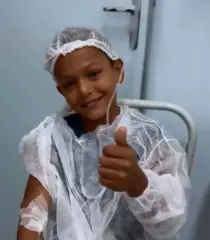 Eduardo Velloso realiza cirurgia em criança sem anestesia geral: “Paciente mais novo que operei”