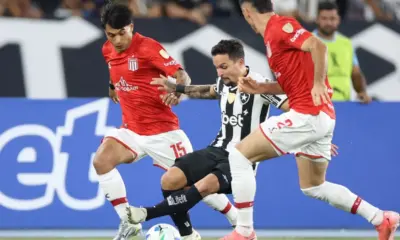 Botafogo vence Estudiantes em jogo emocionante e segue vivo na Libertadores
