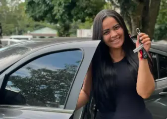 Após chorar, “médica do Tigrinho” tem carros devolvidos pela justiça no Acre