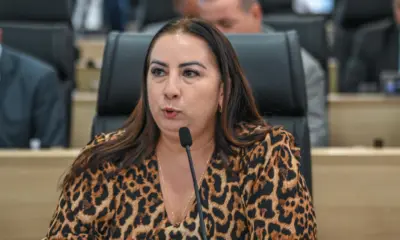 Elzinha cobra solução para falta de mediadores na rede municipal