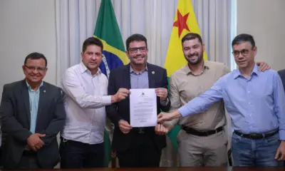 Gladson e Nicolau sancionam lei que cria Dia S de valorização e reconhecimento do Sesc e Senac