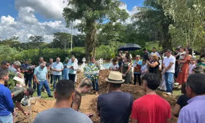 Jornalista Jairo Carioca é sepultado ao som de samba em Rio Branco