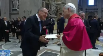 Alckmin entrega ao Papa convite para visitar o Brasil durante a COP30