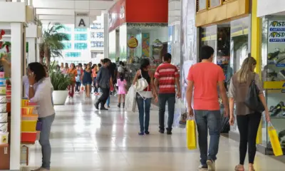 Dia das Mães: 80% dos moradores de favelas pretendem dar presentes
