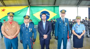 Em Cruzeiro do Sul, governo promove militares, assina ordem de serviço e entrega reforma