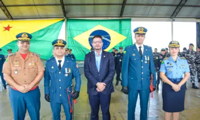 Em Cruzeiro do Sul, governo promove militares, assina ordem de serviço e entrega reforma