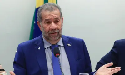 Após fraude no INSS, Lupi pede demissão do Ministério da Previdência
