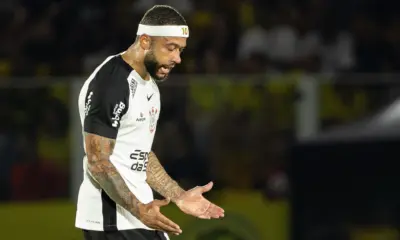 Memphis dá cavadinha, perde pênalti e Corinthians toma virada do Mirassol