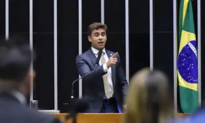 Nikolas Ferreira entra com pedido de impeachment contra Dino