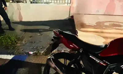 Polícia Militar recupera moto furtada e conduz dois suspeitos à delegacia
