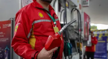 Queda no preço da gasolina ainda não chegou ao consumidor, dizem pesquisas