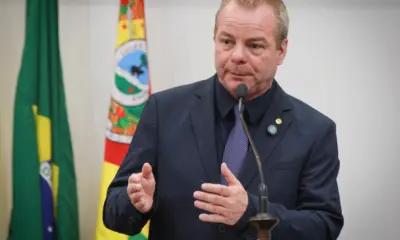 Longo vê como “verdadeiro absurdo” aumento de cadeira no Congresso
