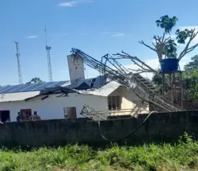 Torre de transmissão de rádio desaba em Porto Walter