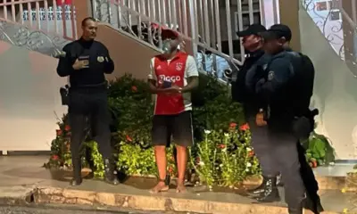 Vídeo mostra homem com tornozeleira eletrônica tentando invadir casa em Rio Branco