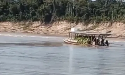 Embarcação com carga de bananas naufraga entre Sena e Boca do Acre