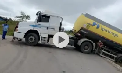 BR-364 é bloqueada por carreta entre Cruzeiro do Sul e Tarauacá