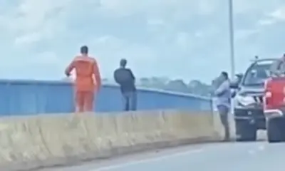 Bombeiros evitam tragédia na ponte sobre o Rio Madeira, em Porto Velho