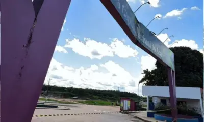 Portal histórico de Feijó é demolido após acidente com carreta
