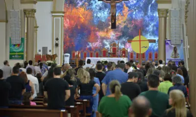 Missa de sétimo dia por Juliana Chaar reúne familiares e amigos em clamor por justiça