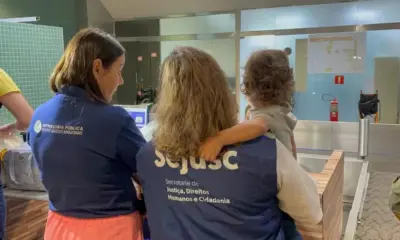 Criança de 2 anos sequestrada em Manaus é resgatada e viaja para reencontro com a mãe