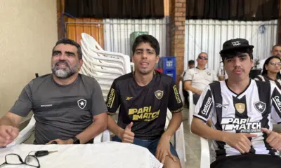 No Acre, pai flamenguista veste camisa do Botafogo para apoiar o filho