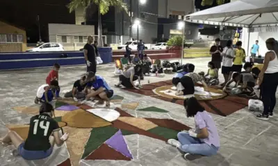 Tapete de Corpus Christi é confeccionado em Cruzeiro do Sul