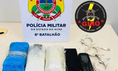 Homem é preso com celulares que seriam arremessados para dentro de presídio