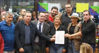 Servidores entregam pauta com reajuste salarial e auxílio de R$ 1 mil ao governo