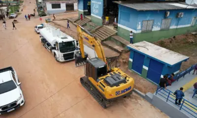 Petecão entrega Mercado do Produtor e escavadeira no aniversário de Porto Walter