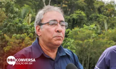 Superintendente do Dnit explica técnica do macadame durante caravana na BR-364