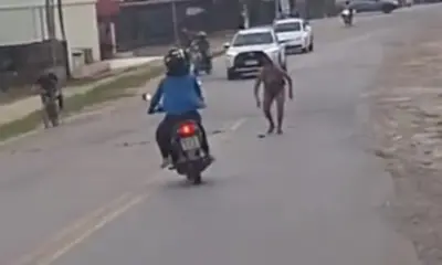 Mulher atira pedras em veículos e danifica carro em Sena Madureira