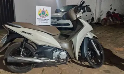 PM prende dupla acusada de roubo e recupera moto no Belo Jardim
