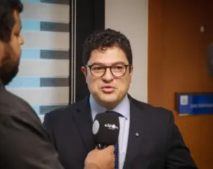 Eduardo Ribeiro propõe transporte gratuito para mães e bebês após parto