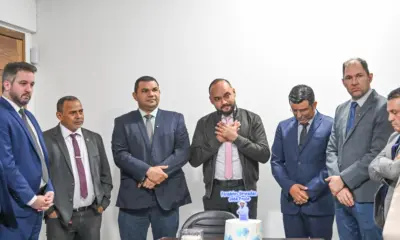 Vereadores de Rio Branco suspendem sessão para celebrar aniversários na Câmara