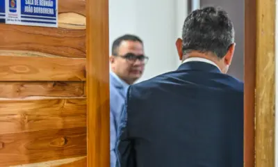 Vereadores fazem reunião a portas fechadas para discutir projetos na Câmara