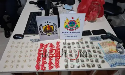 Dupla é presa com drogas, simulacro de arma e algema na capital