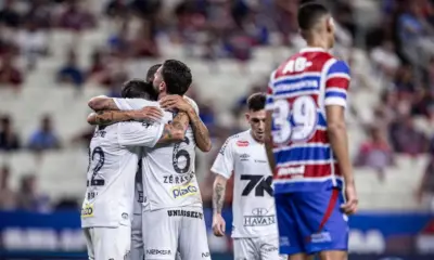 Rollheiser salva, Santos vence Fortaleza e sai do Z4 do Brasileirão