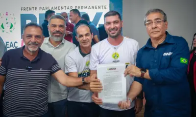 Lideranças políticas e sociedade civil assinam carta pela reconstrução da BR-364 no Acre