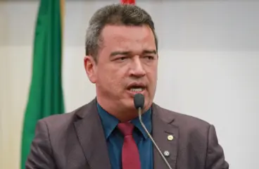 André Vale sai em defesa do secretário de Educação e destaca avanços no setor