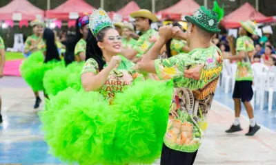 Quadrilhas juninas e atrações culturais movimentam a quarta-feira no Arraial Cultural