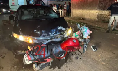 Motociclista avança sinal de “Pare” e colide com carro; família fica ferida