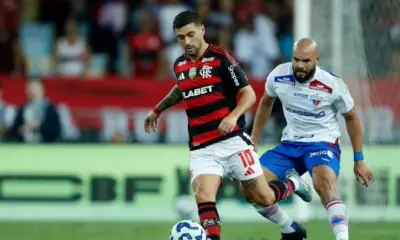 Flamengo atropela Fortaleza e vira líder do Brasileirão no jogo pré-Mundial